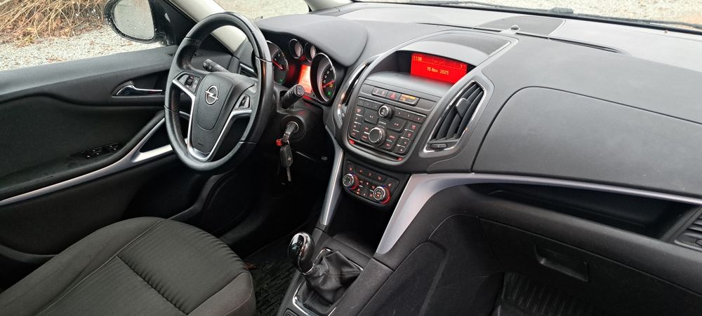 Opel Zafira Tourer 7osobowa 1.4 turbo 140km 2015r sprowadzona