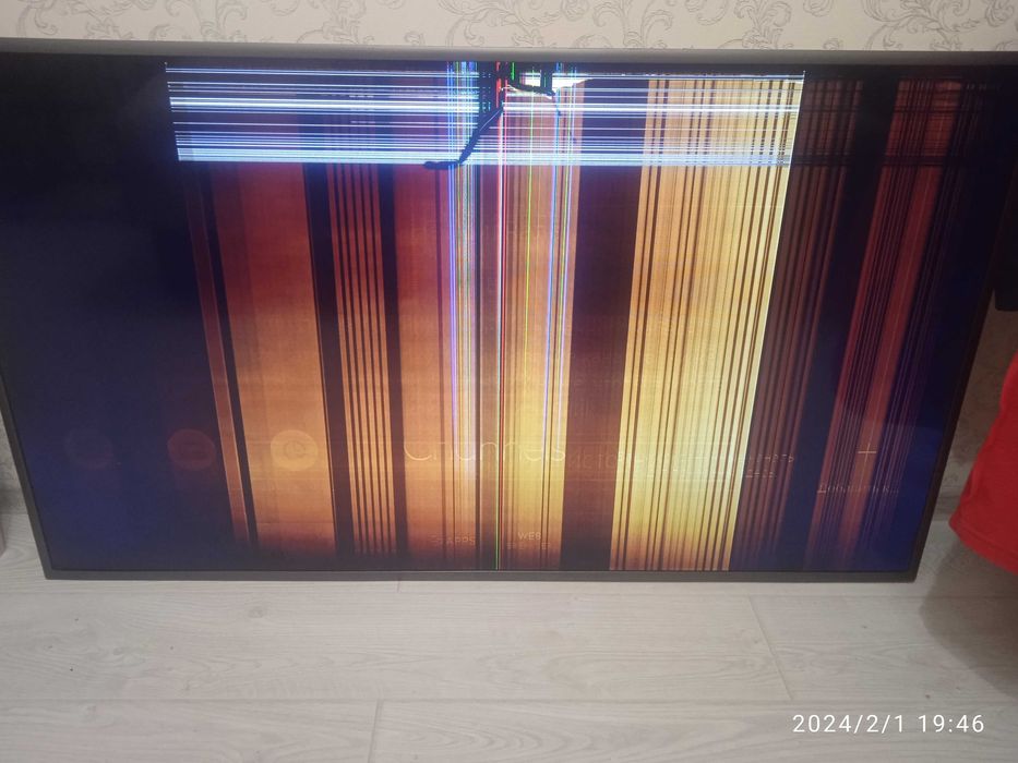 телевизор 55дюймов Samsung UE55K5500AU на запчасти (битый экран).