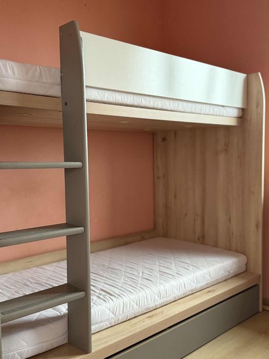 Łóżko piętrowe NAMEK z pojemnikiem na pościel