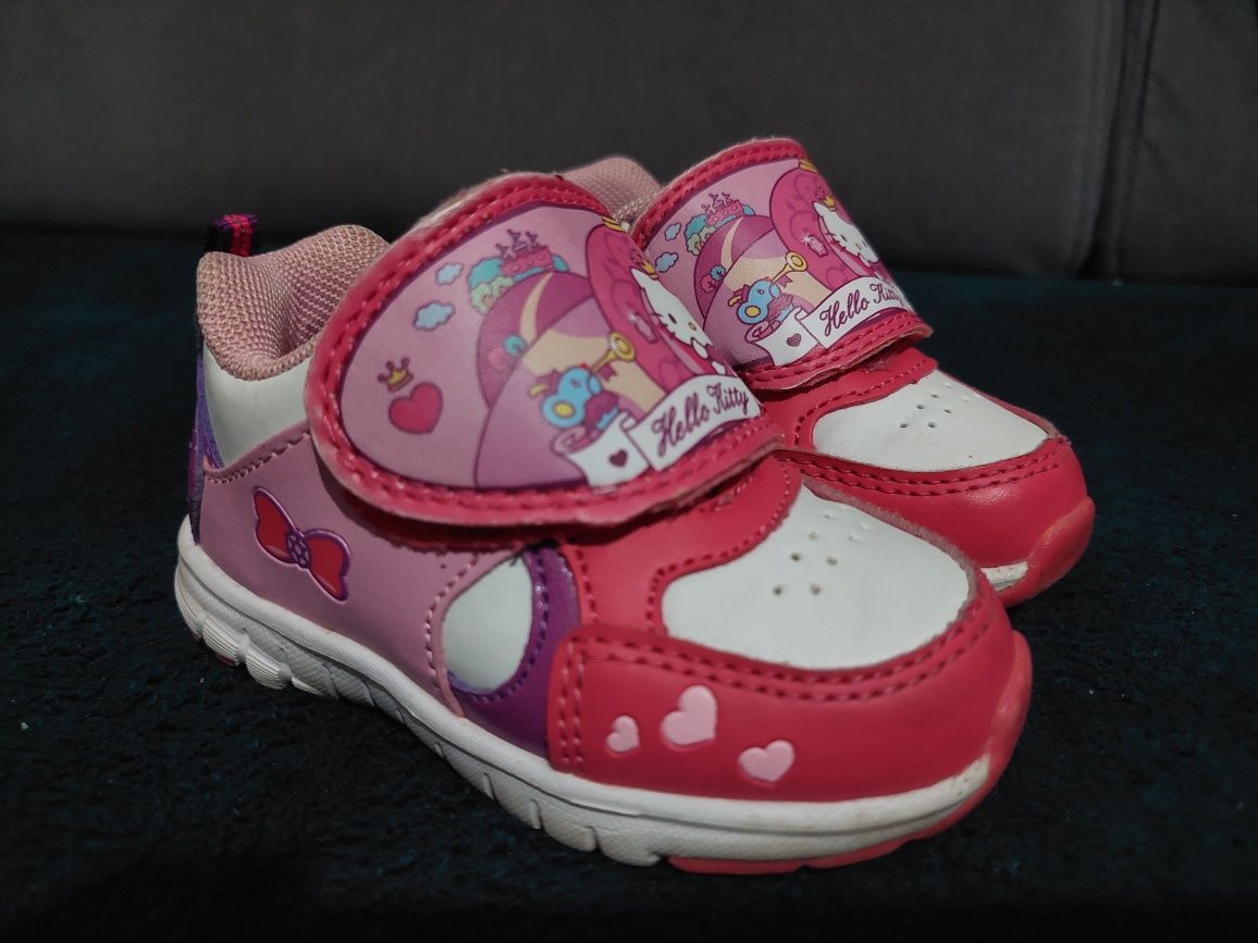 Buty Hello Kitty rozmiar 21 w świetnym stanie dla dziewczynki