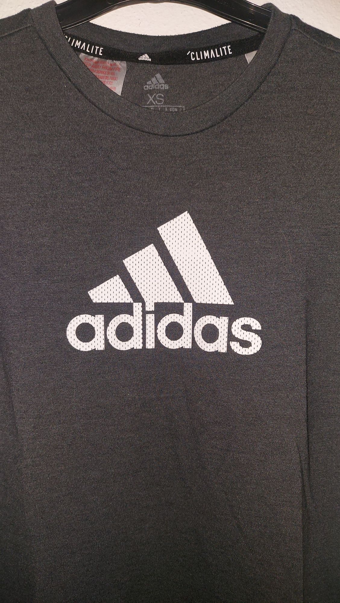 T-shirt Climalite Adidas tamanho 7-8anos