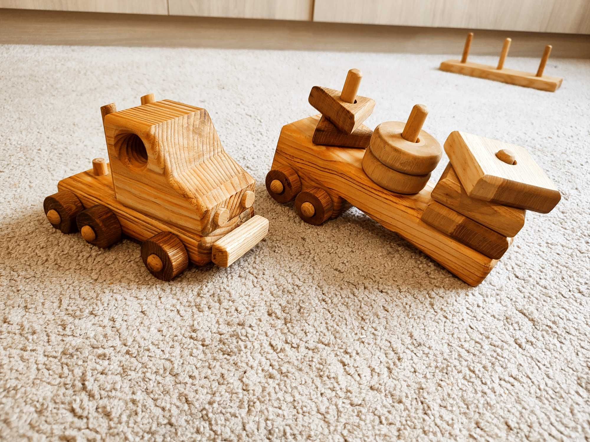 Іграшка з дерева. Сортер. Дерев'яна вантажівка.