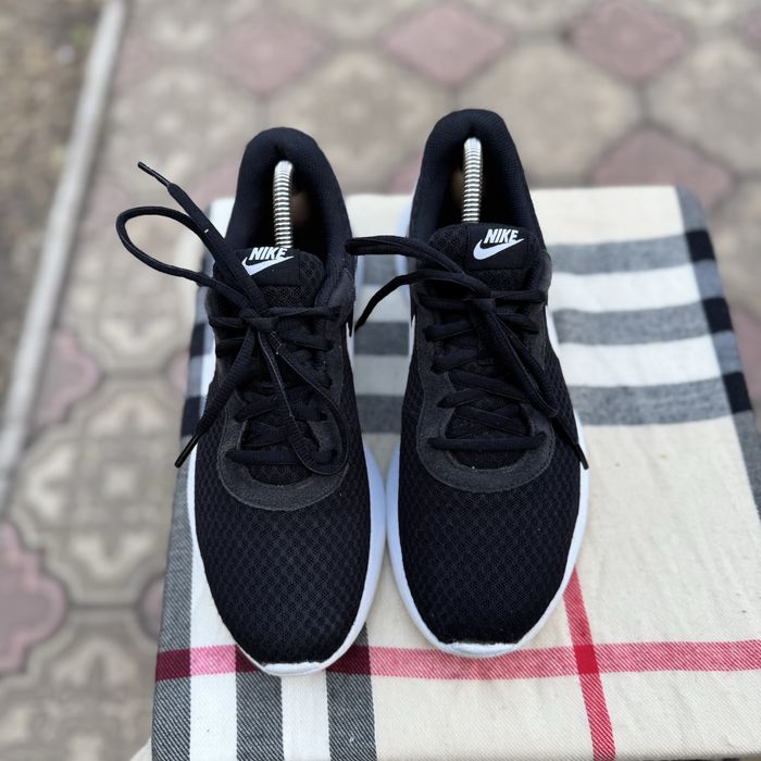 Кроссовки Nike Tanjun Black/White, 40 размер, Оригинал, Кросівки