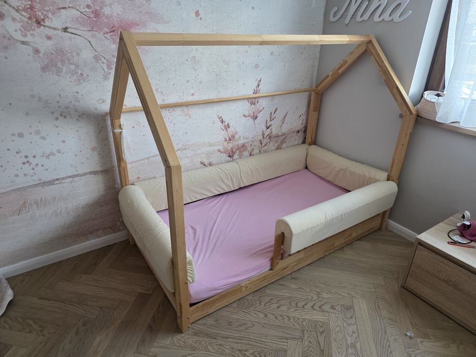 Łóżeczko łóżko domek / 160x80 z materacem hevea, ochraniaczami, poście
