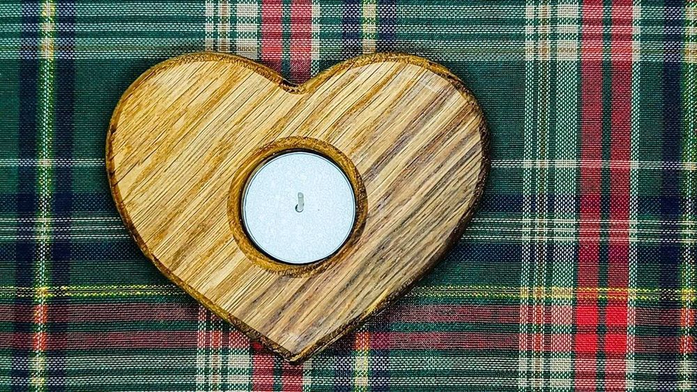 Świecznik z drewna dębowego w kształcie serca