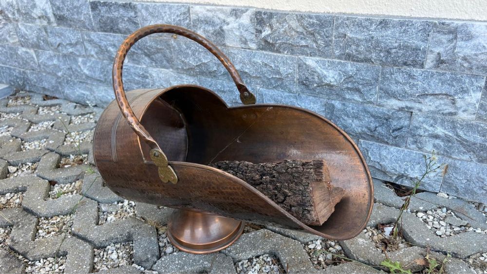 Cesto para lenha em latão