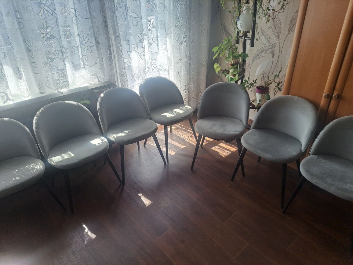 Sprzedam komplet krzeseł  7 szt