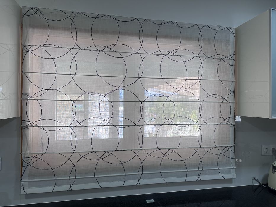 Cortina / Tela Branca com pormenores pretos