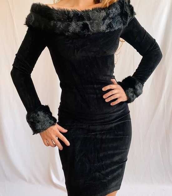 Vestido Vintage de Veludo Preto com Pelo