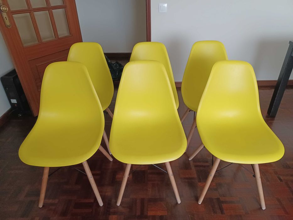 Recheio de casa: camas, sofás, mesa jantar, cadeiras, cadeirões...