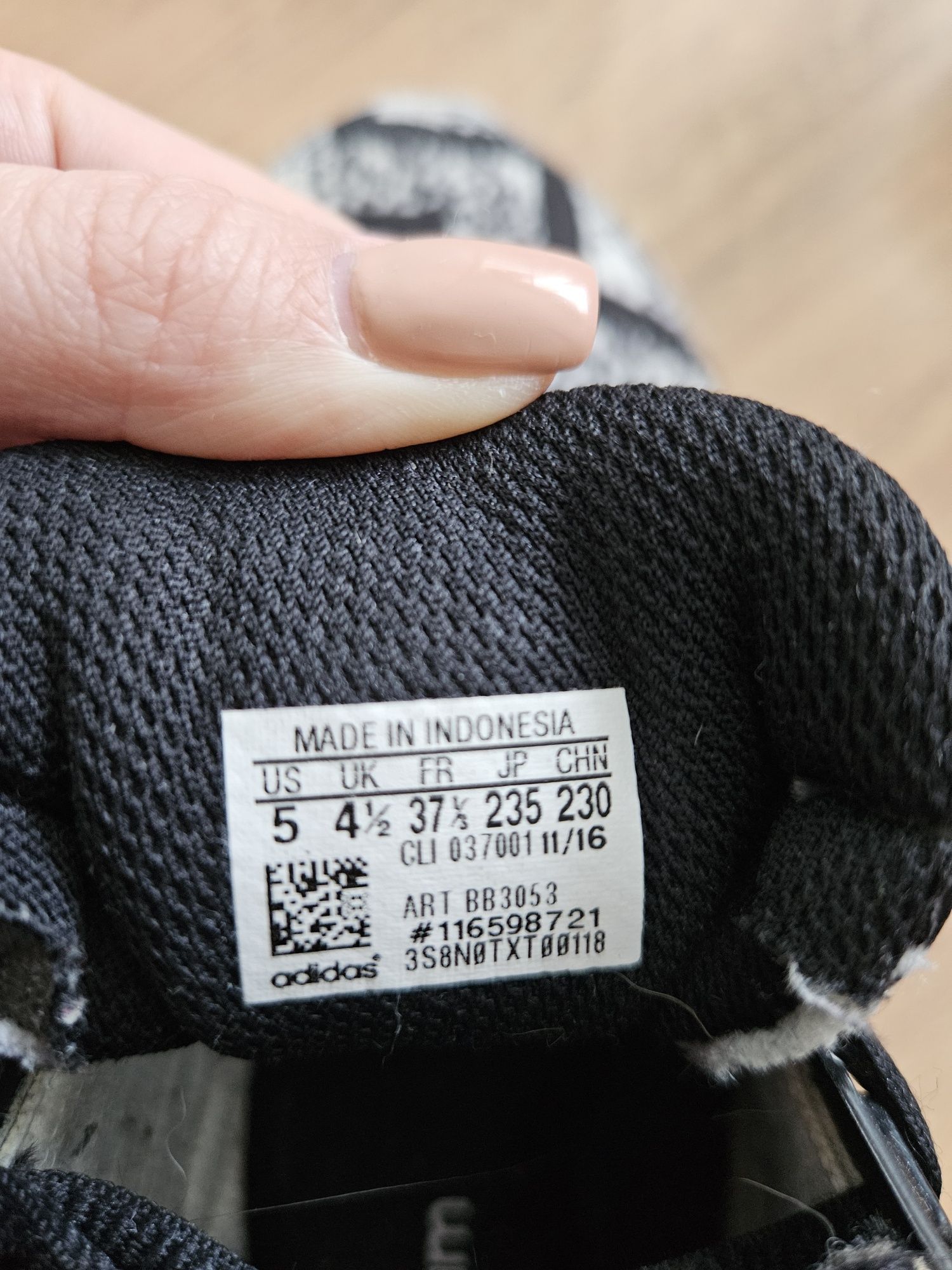 Czarno-szare buty sportowe matki Adidas
