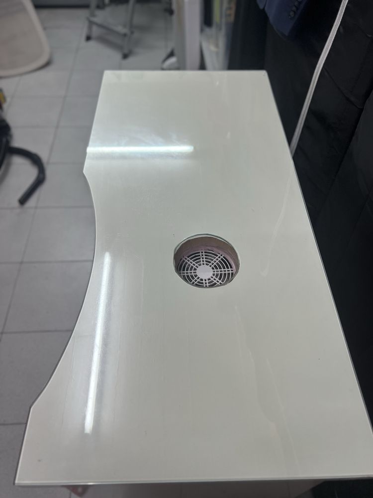 Mesa de manicure com aspiração