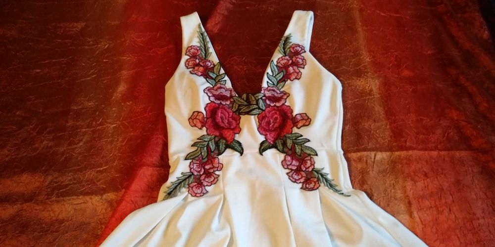 elegancka biała kremowa sukienka z haftem róże gypsy elegant