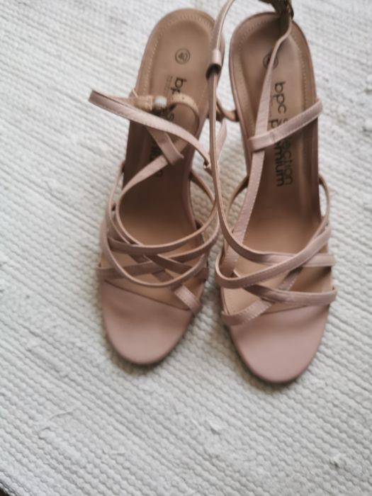 Sandały damskie na obcasie