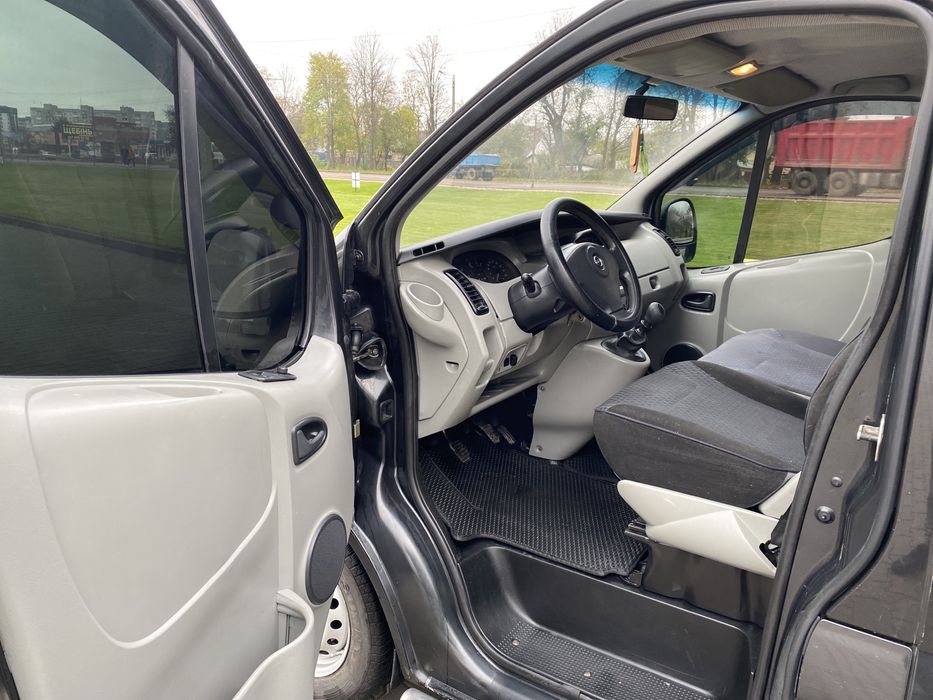 Продам Opel Vivaro 1,9 maxi база