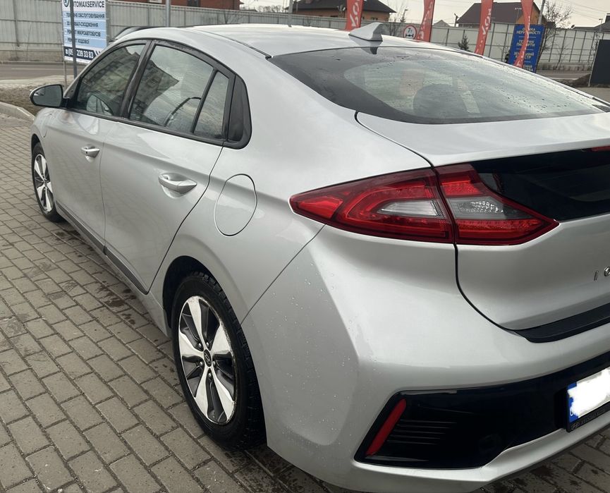 Hyundai ioniq plug-in hybrid