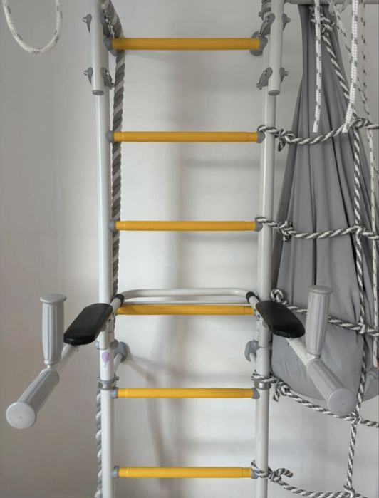 Zdejmowane poręcze do robienia brzuszków na metalowądrabinkę Małpiszon