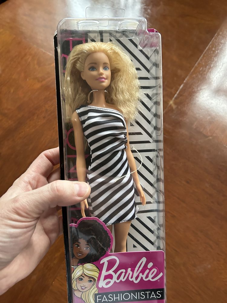 Barbie Fashionistas Mattel