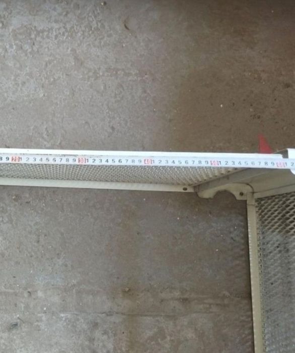 Решетка радиатора, белая. Хорошее состояние.