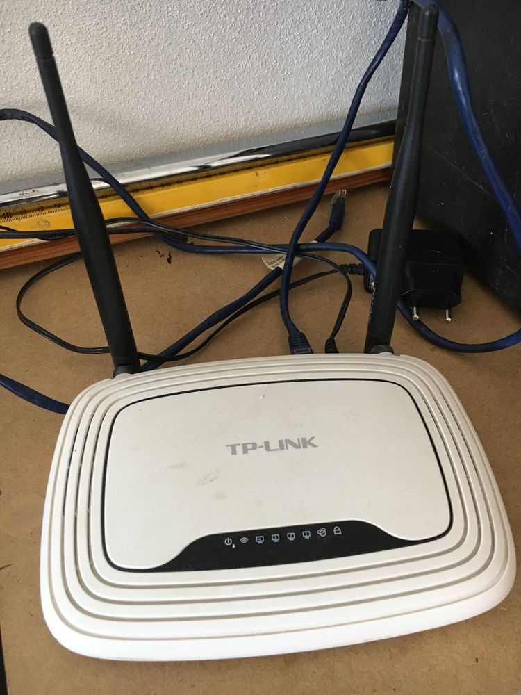 Router sieciowy + wzmacniacz sygnalu TP- LINK