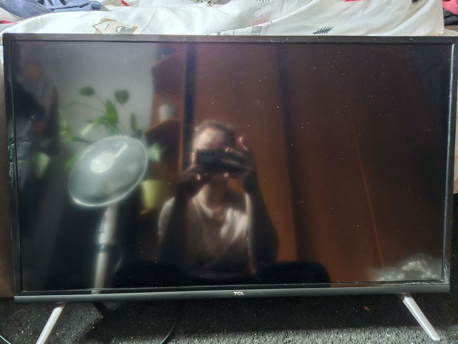 Telewizor marki TCL 32cale