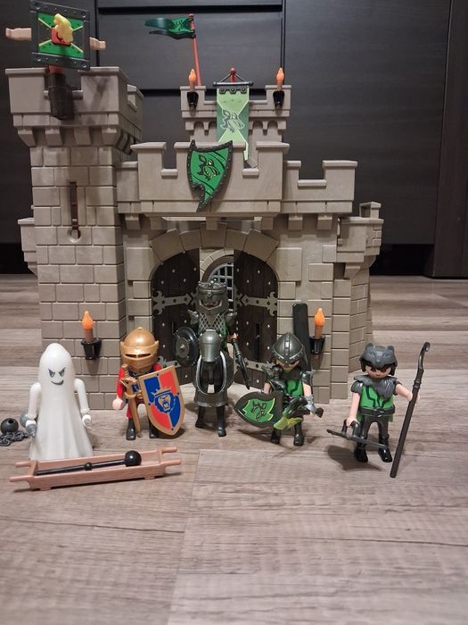 Playmobil zamek.