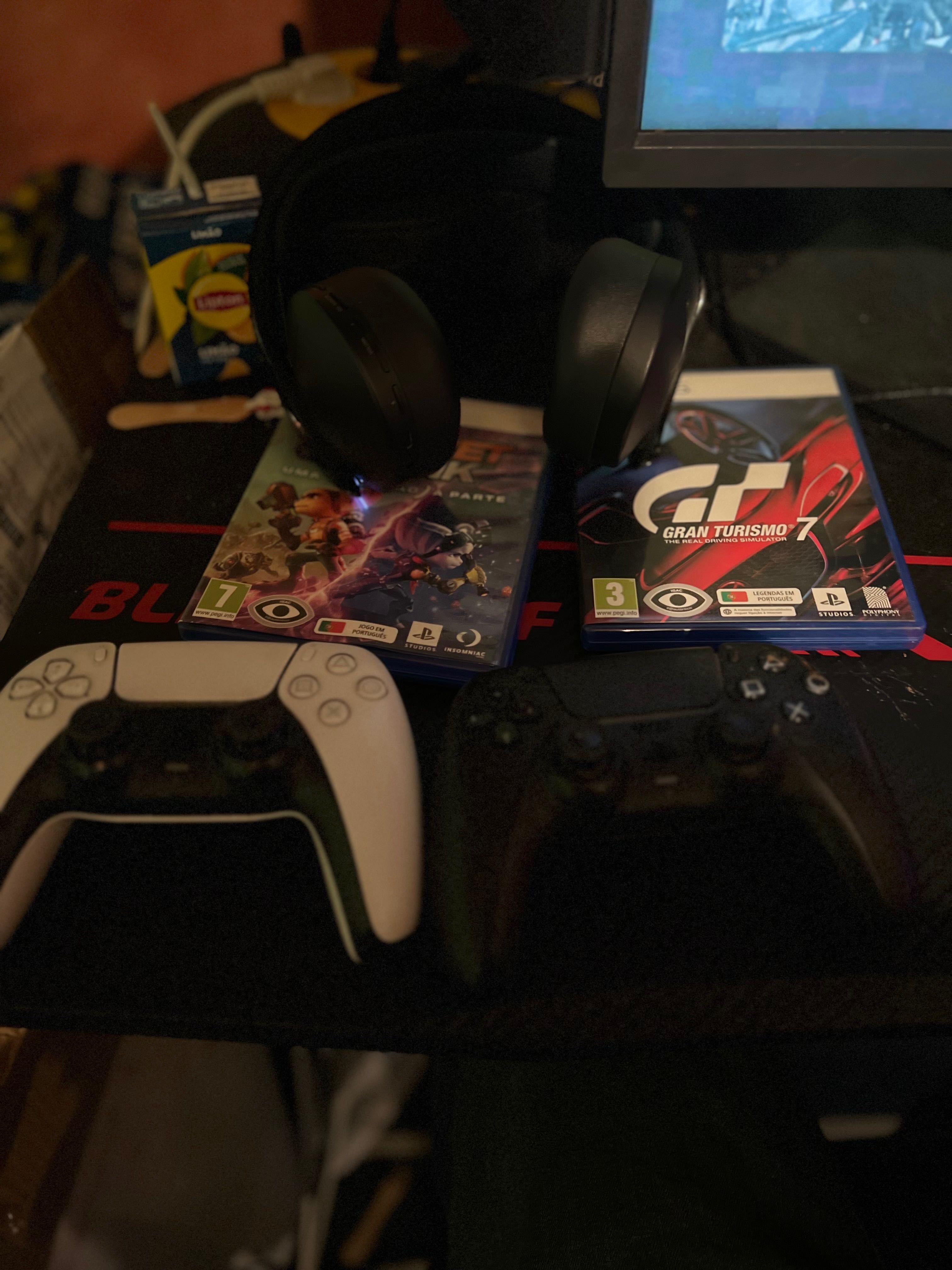 PS5 2 comandos + auscultadores pulse e jogos