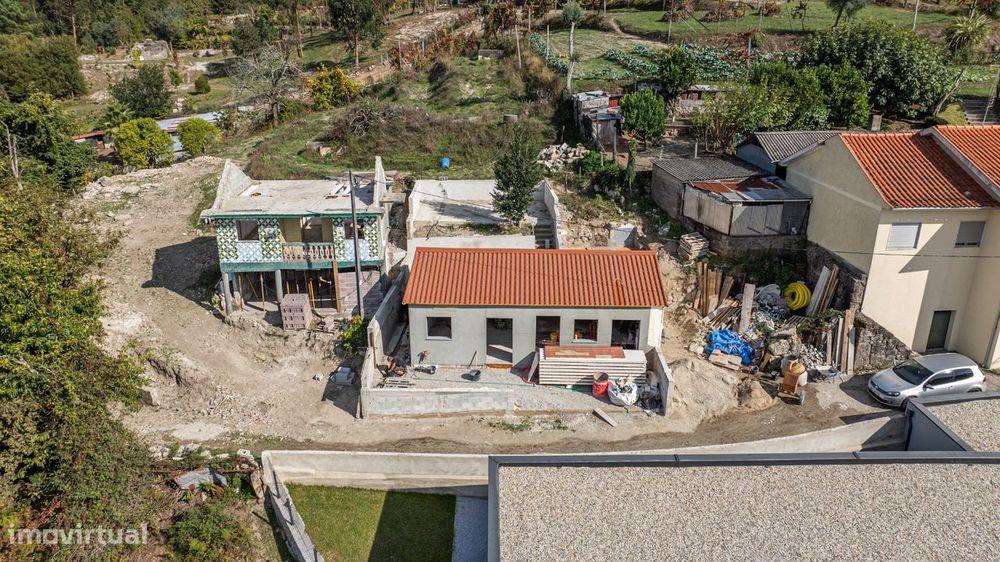 Moradia T1+1 rés do chão situada na Freguesia de Calvos