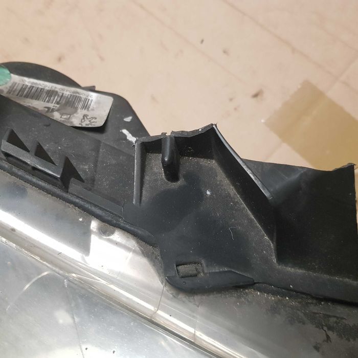 lampa przód Peugeot 307 lift