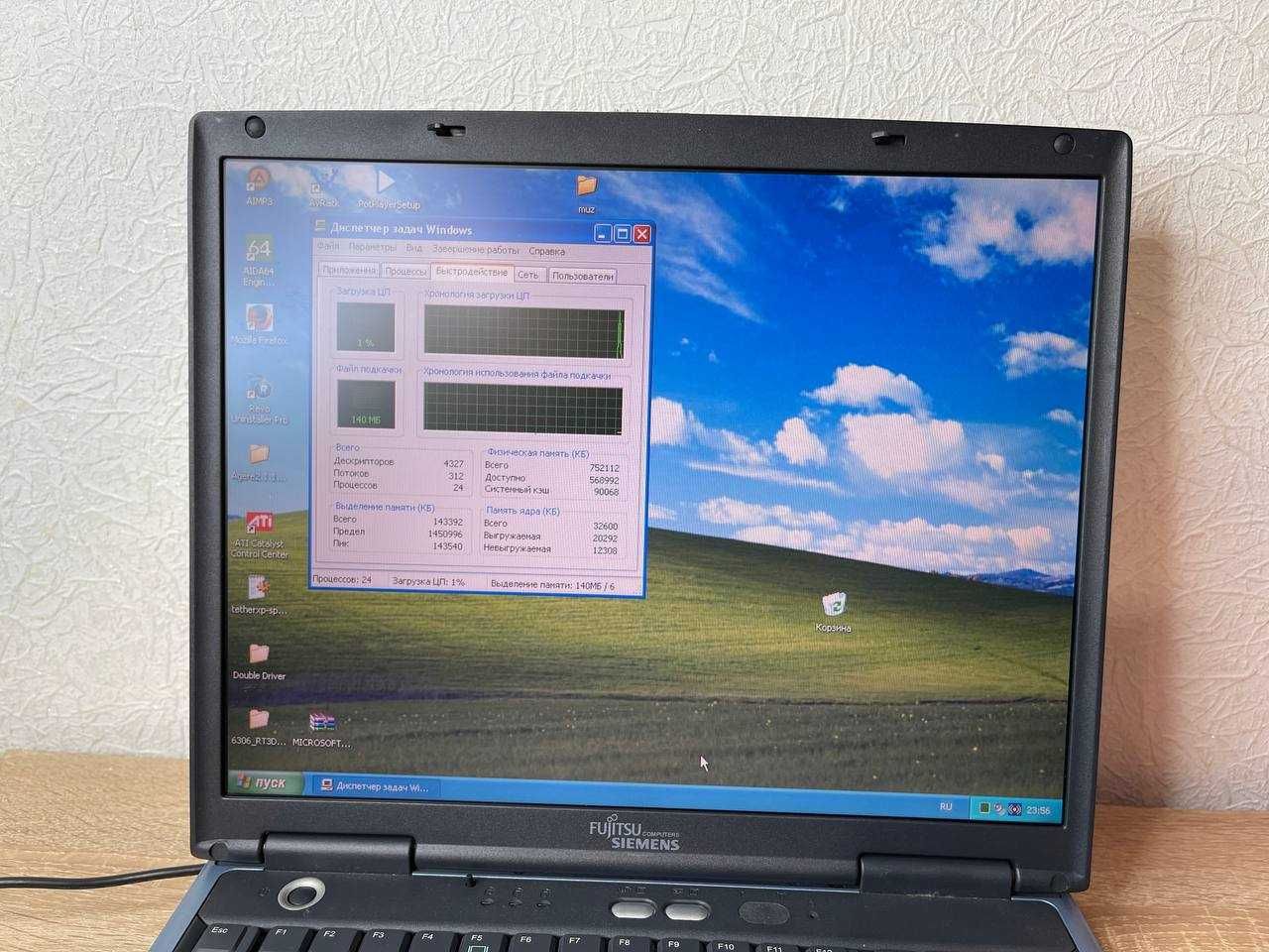 Fujitsu Siemens Amilo A Series Cy 26 com RS-232 і lpt порти ідеал