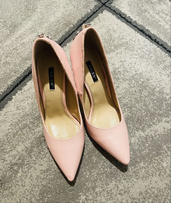 Szpilki pudrowy róż