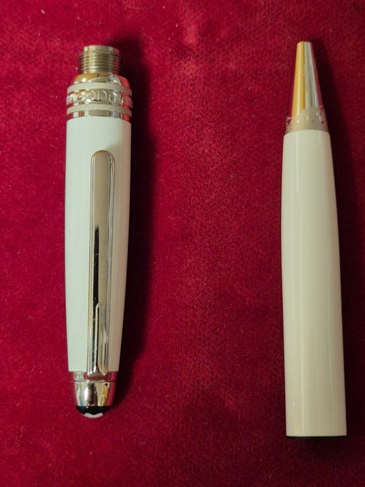 Montblanc Meisterstuck tribute to the Mont Blanc.