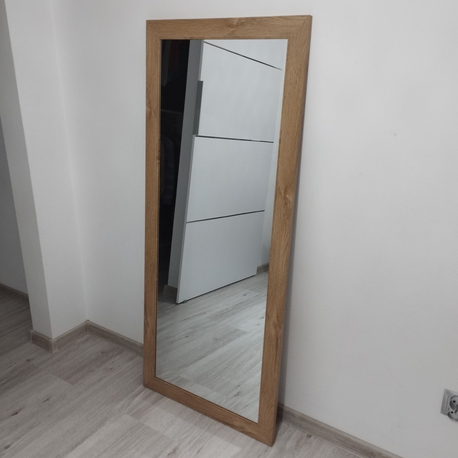 Lustro 60x140 w ramie mdf