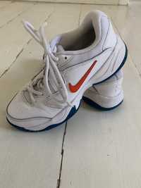 Nike кроссовки белые р 33 дл. 21,5 см