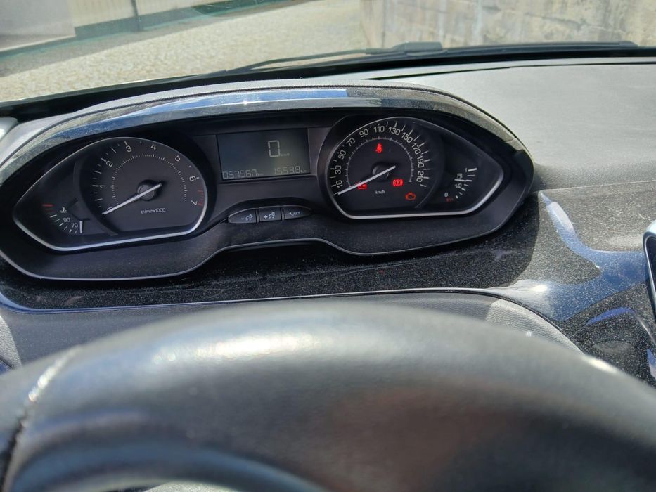 Vendo carro citadino Peugeot 208 , 1.2 gasolina,  5 lugares