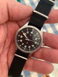 Relógio tipo militar com bracelete Nato