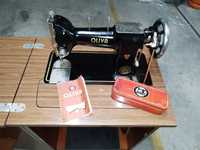 Máquina de costura vintage, Oliva, muito estimada e a funcionar bem