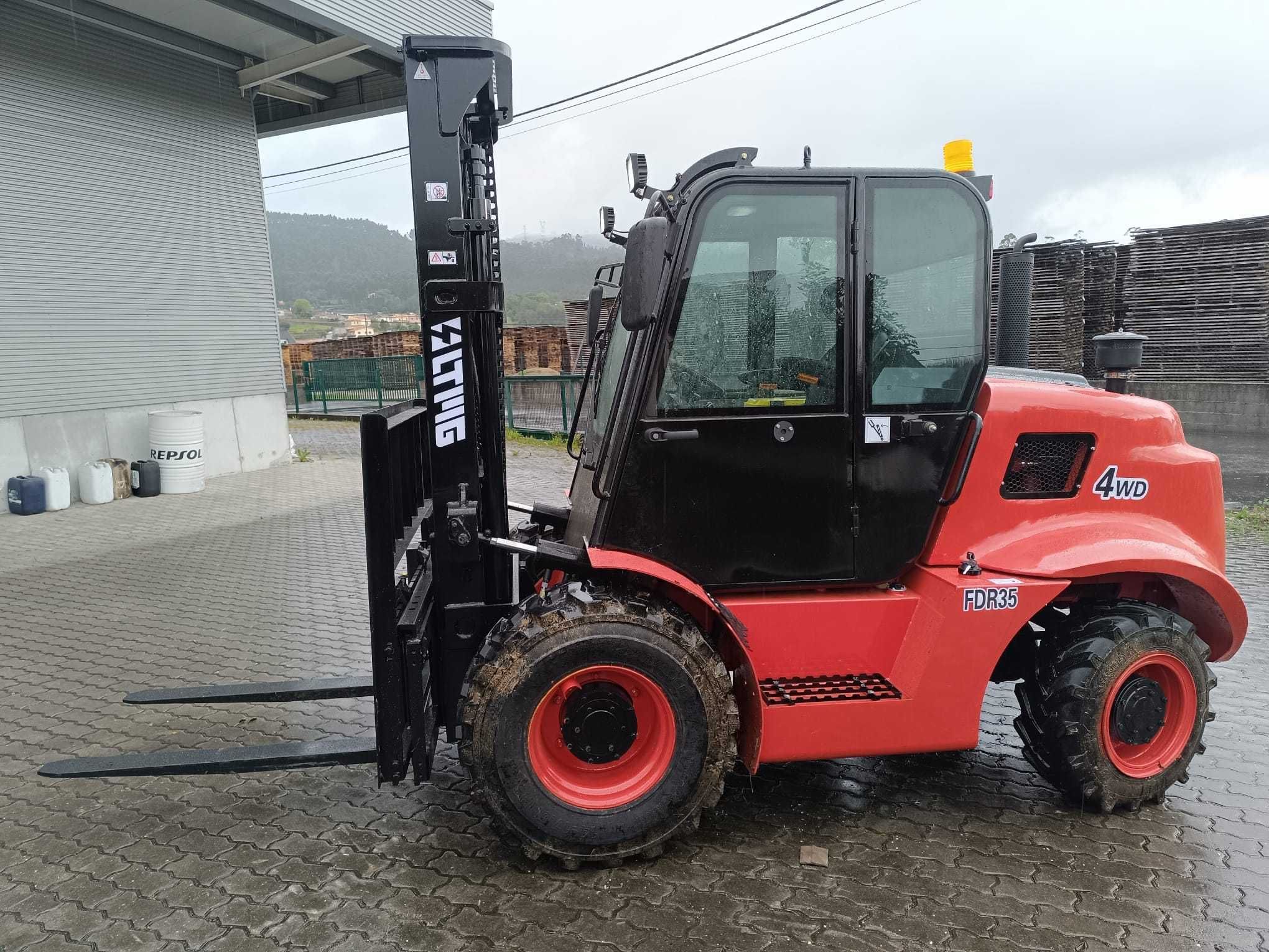 Empilhador 4x4 todo terreno 3.5 ton LTMG FDR35 ar condicionado