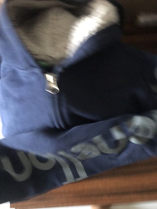 Camisolas e casacos c capuz