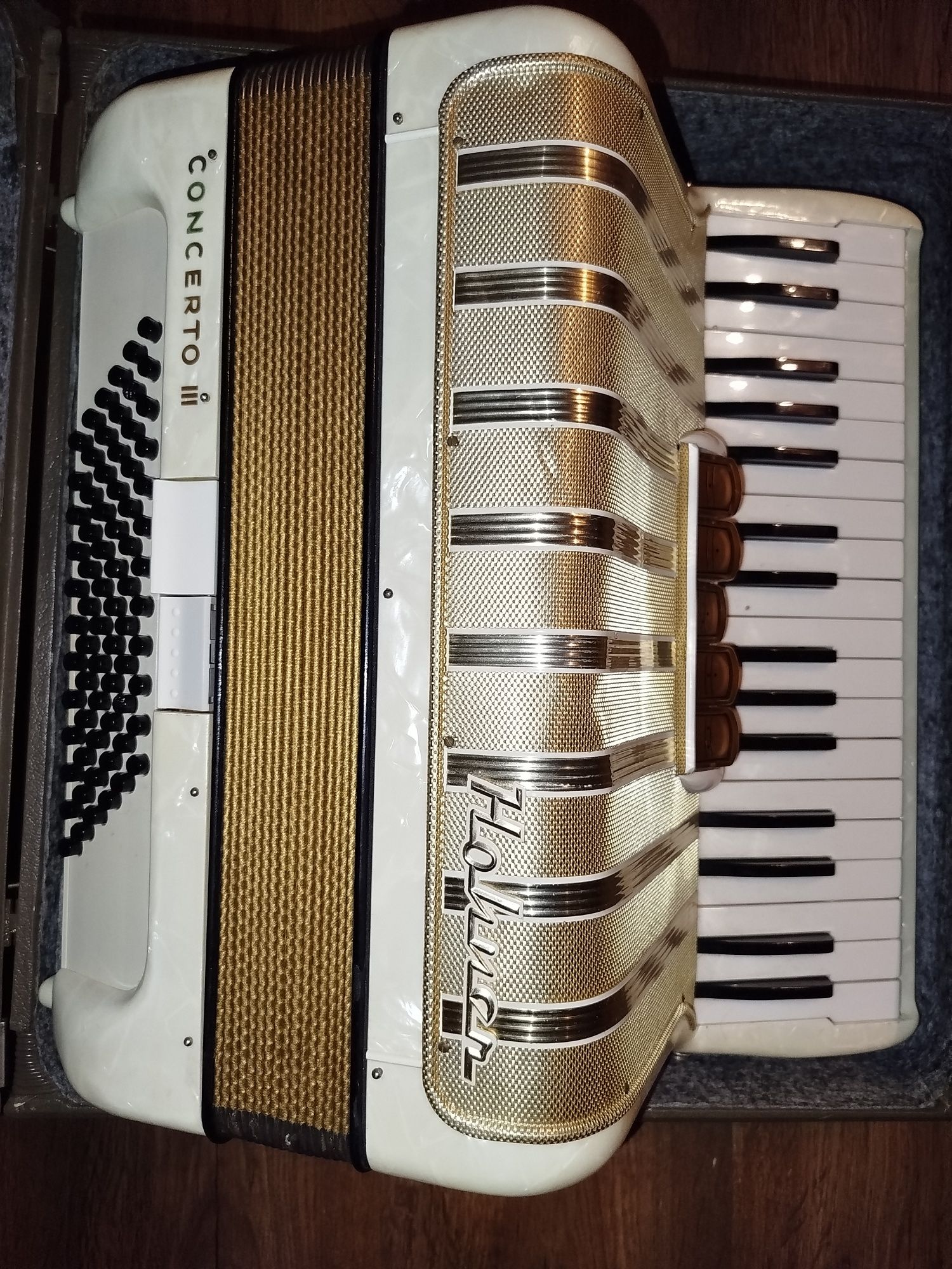 Akordeon Hohner Concerto III 72basy.
