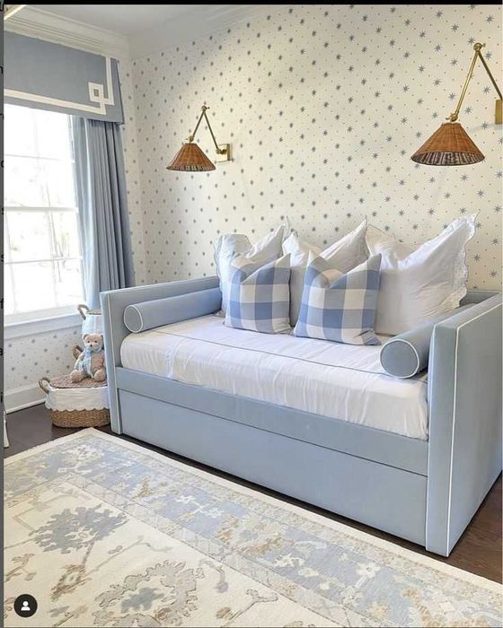 Cama de solteiro em madeira com colchão