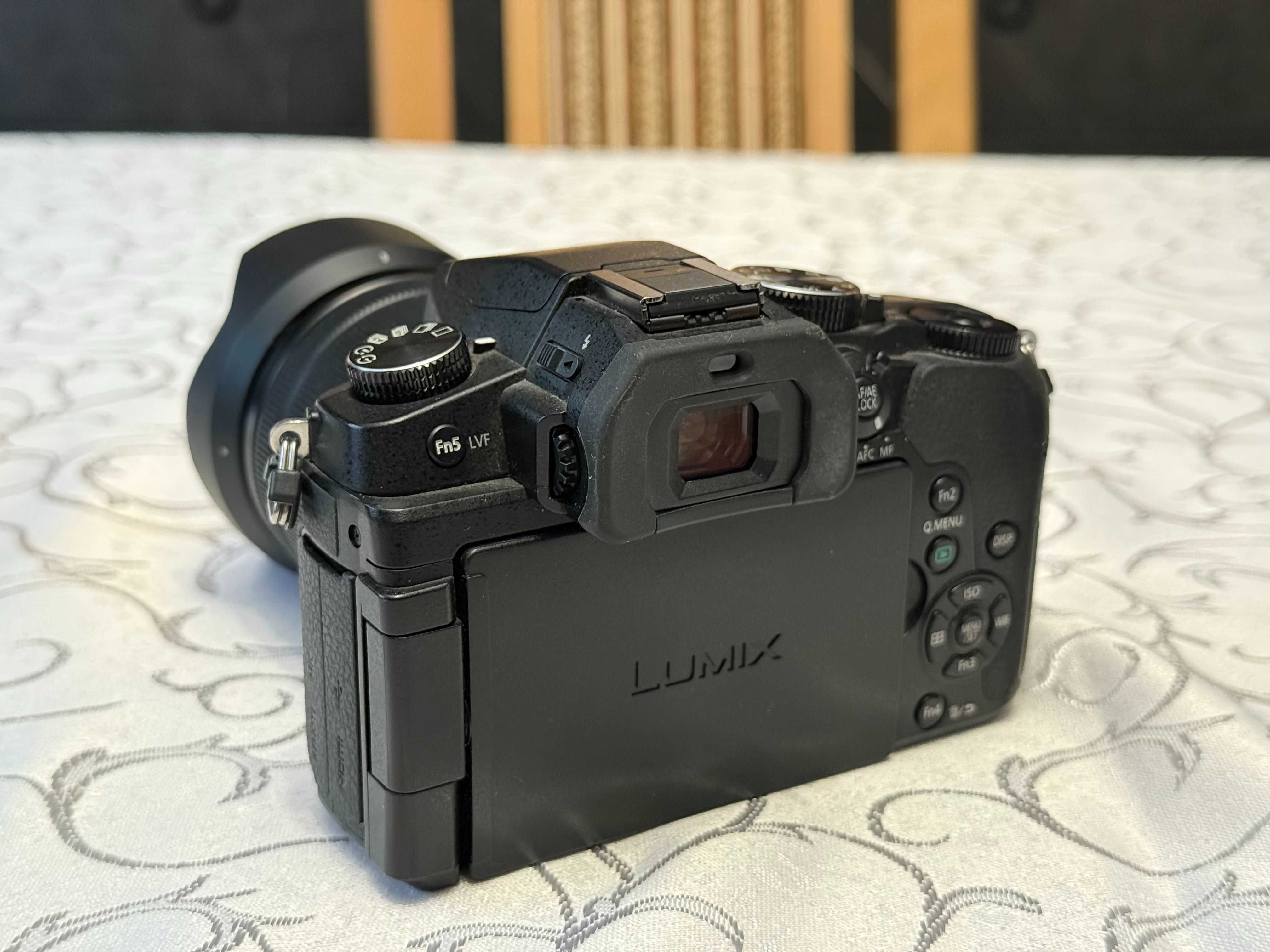 Panasonic Lumix G80 + 12-60mm f/3.5-5.6 + 25mm f/1.7