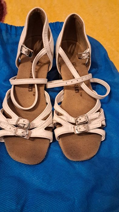 Танцювальні туфлі