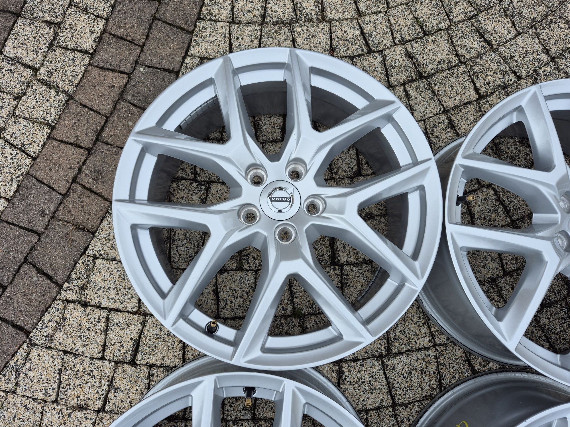 Felgi Alu Oryg VOLVO XC60 V40 XC40 S60 V60 V50 5x108 18 Cali 7.5J FORD