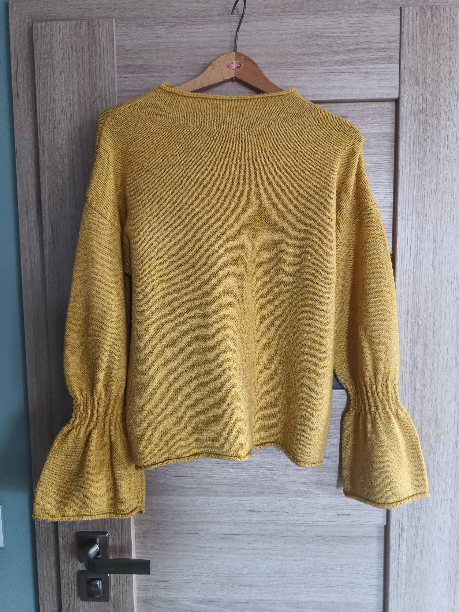 Żółty sweterek Stradivarius 36/S