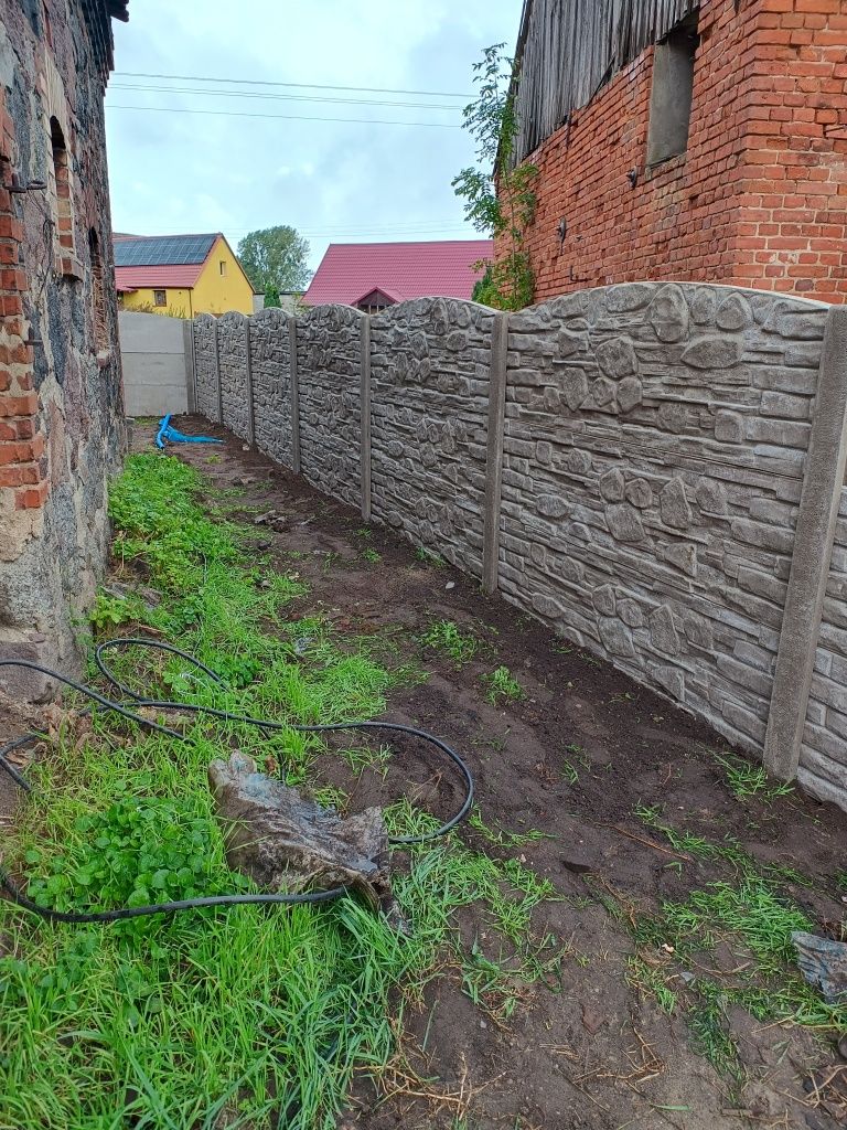 Montaż i malowanie płotów betonowych