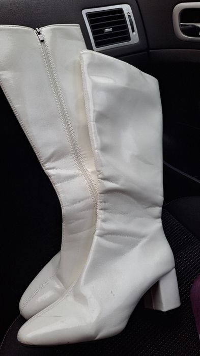 Чоботи білі високі 42 розмір