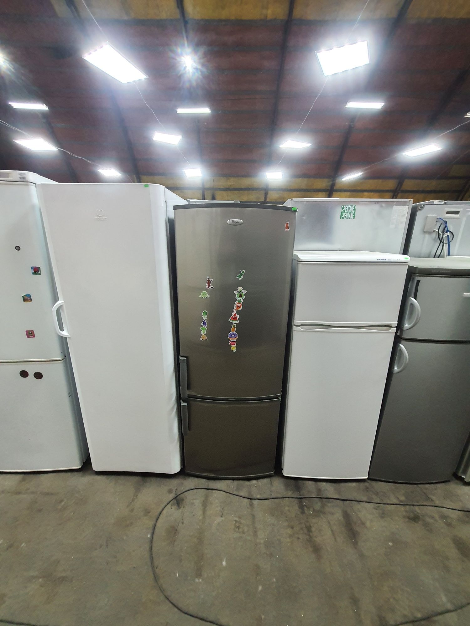 Холодильник Whirlpool 1,68 × 0,60