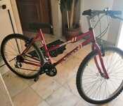 Vende-se Bicicleta Vermelha