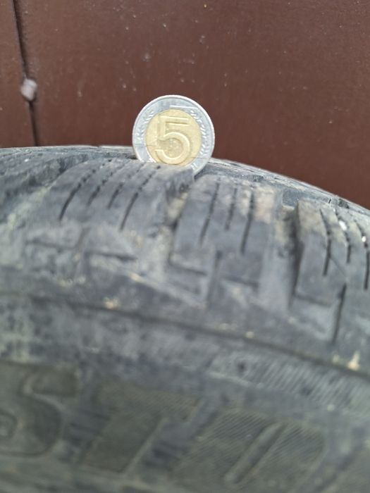 Opony zimowe Blizzak LM-25 195/65R15 + felgi + kołpak VW